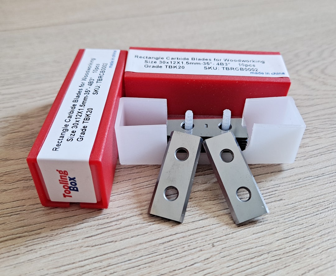 30x12X1.5mm-35°-4B3°（Bevelled）carbide blades